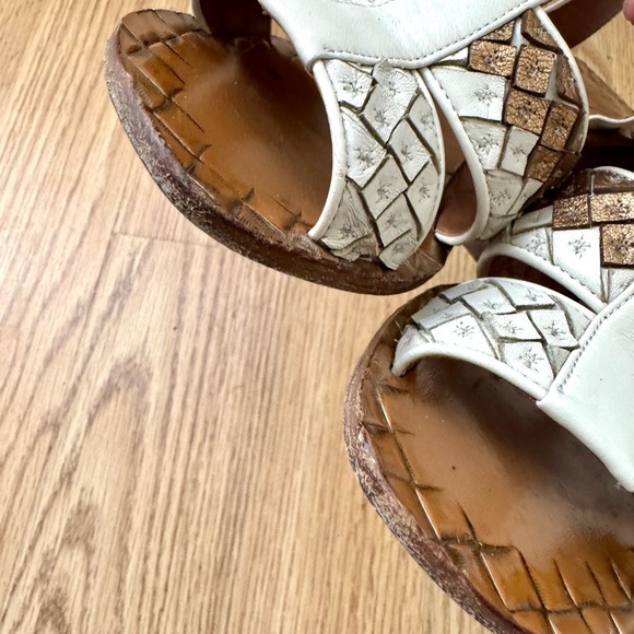 Bottega Veneta Cream and Bronze Intrecciato Heel Sandals - Picture 7 of 15